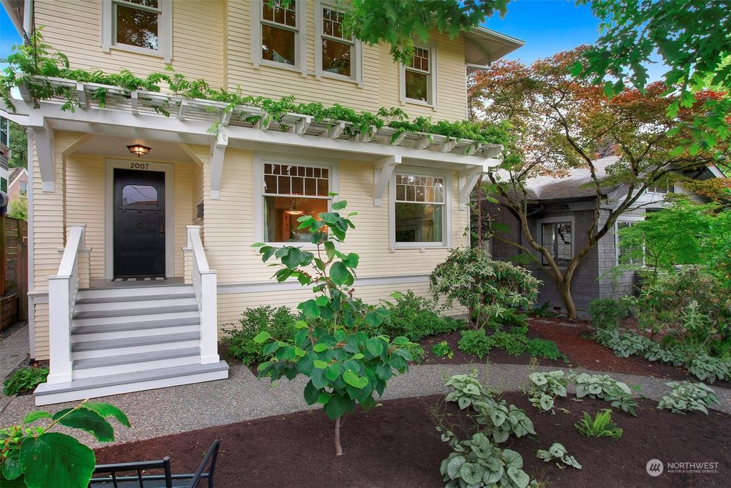 Photo of 2007 E Lynn Street, Seattle, WA 98112 (MLS # 2252992)