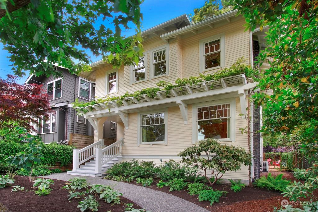 Photo of 2007 E Lynn Street, Seattle, WA 98112 (MLS # 2252992)