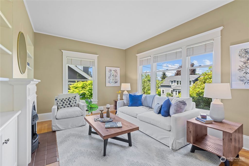 Photo of 363 Lynn Street, Seattle, WA 98109 (MLS # 2069497)