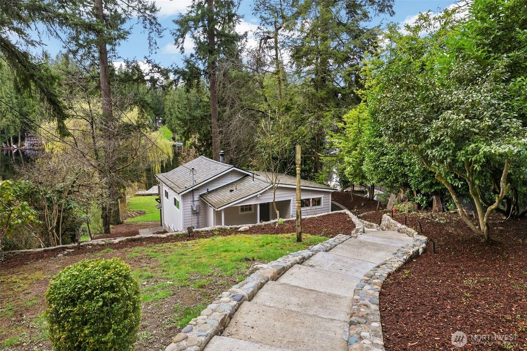 Photo of 14633 200th Avenue SE, Renton, WA 98059 (MLS # 2348626)
