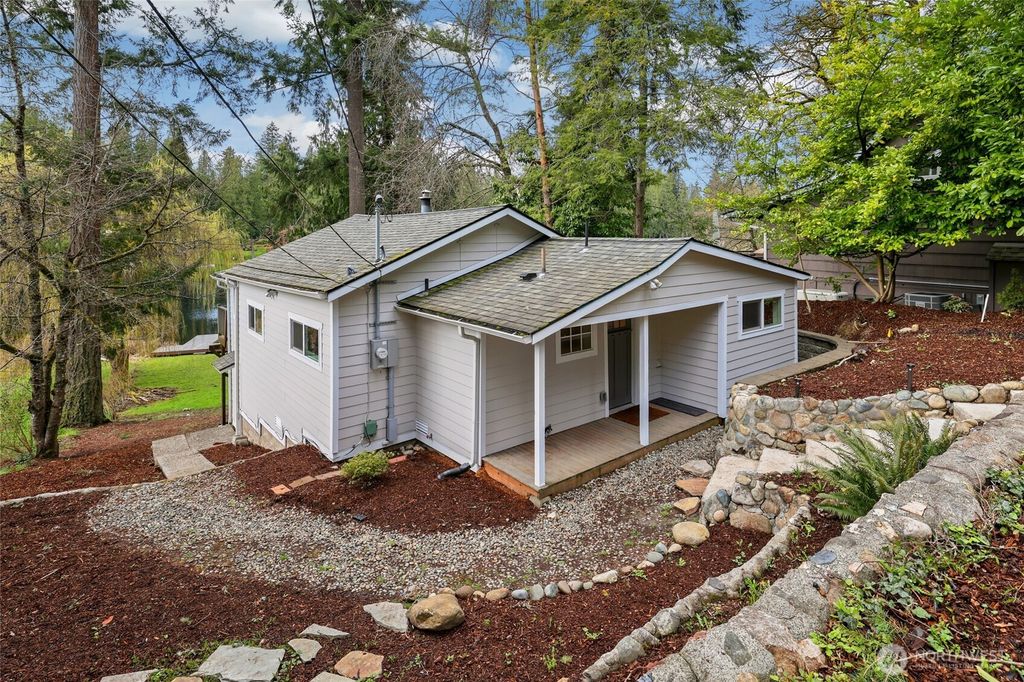 Photo of 14633 200th Avenue SE, Renton, WA 98059 (MLS # 2348626)