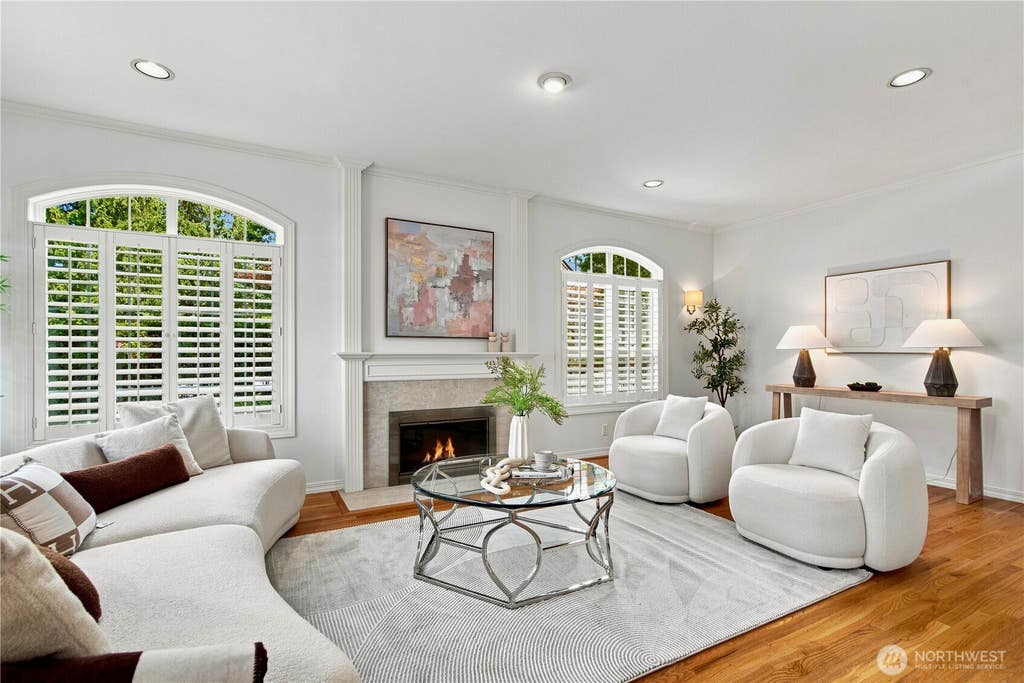 Photo of 6811 117th Avenue NE, Kirkland, WA 98033 (MLS # 2571840)