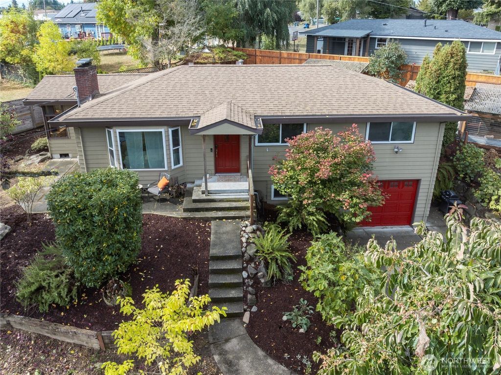 Photo of 12011 SE 157th Place, Renton, WA 98058 (MLS # 2500877)