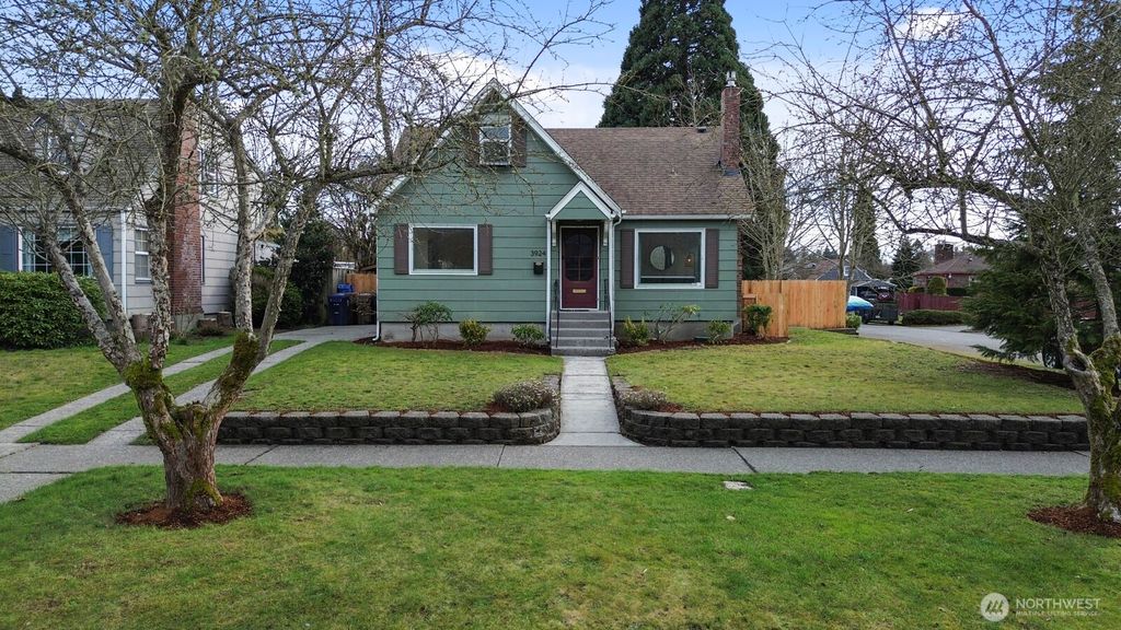 Photo of 3924 N 12th Street, Tacoma, WA 98406 (MLS # 2489287)