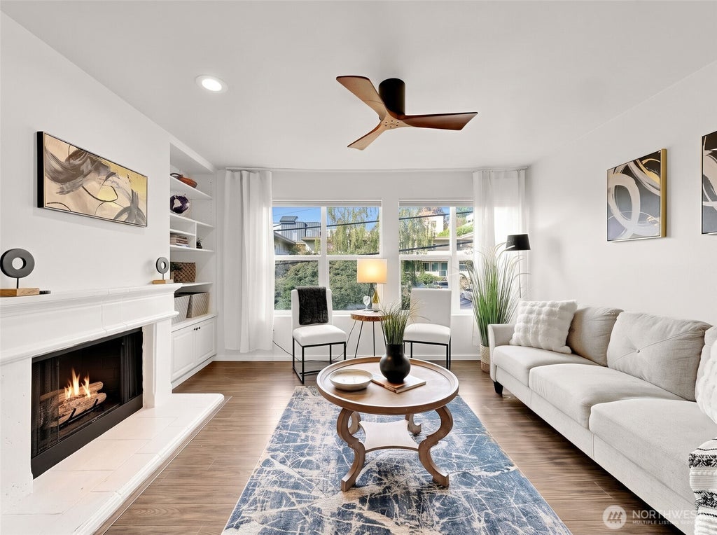 Photo of 500 Aloha Street #305, Seattle, WA 98109 (MLS # 2581587)