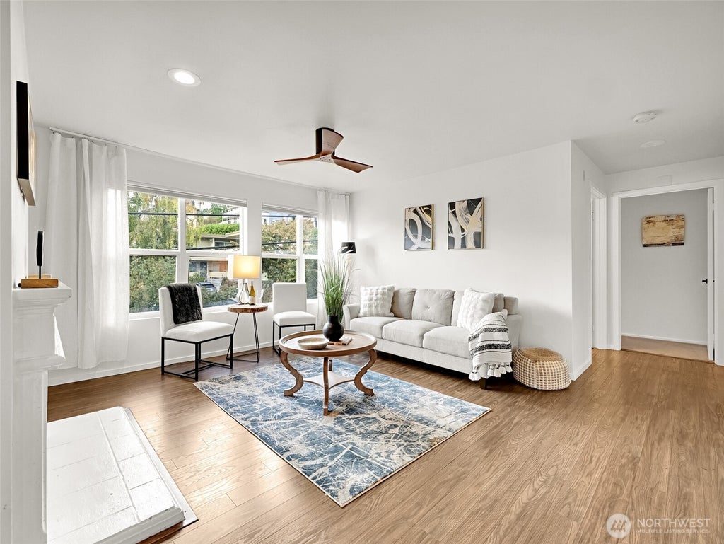 Photo of 500 Aloha Street #305, Seattle, WA 98109 (MLS # 2581587)