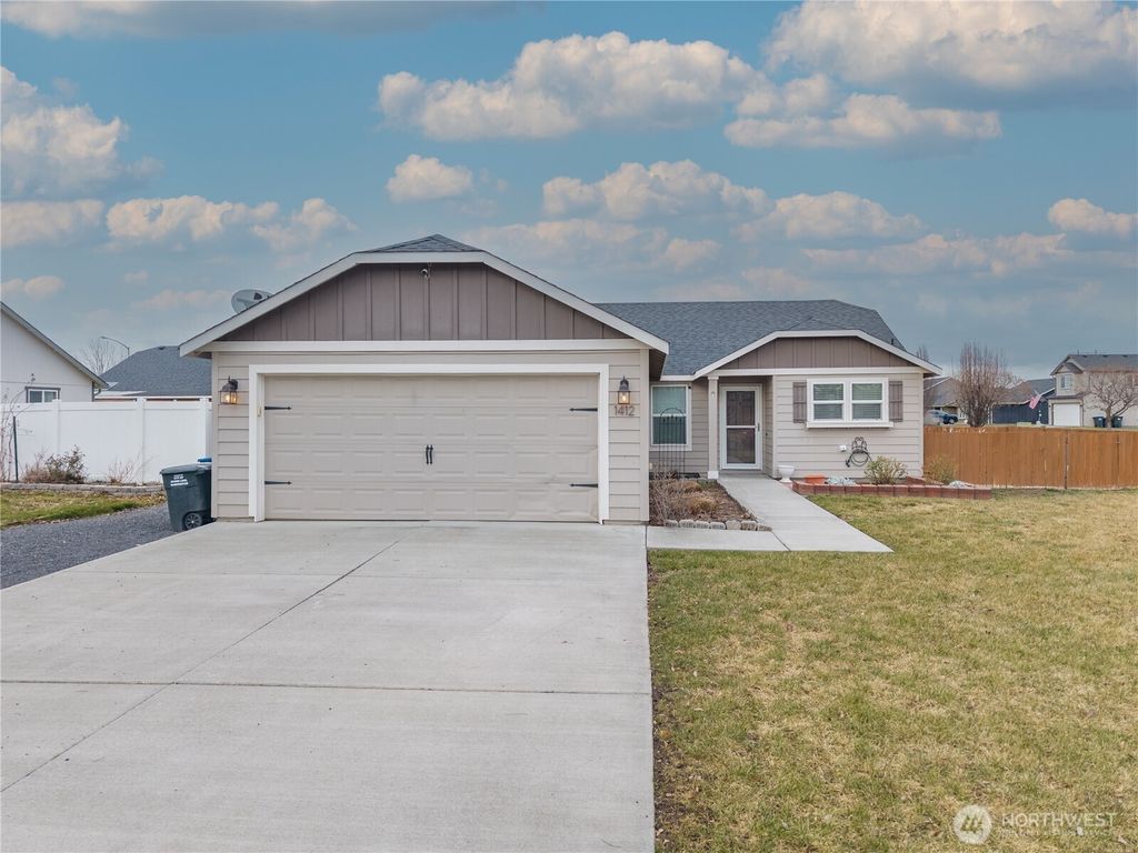 Photo of 1412 E Megan Drive, Moses Lake, WA 98837 (MLS # 2483186)