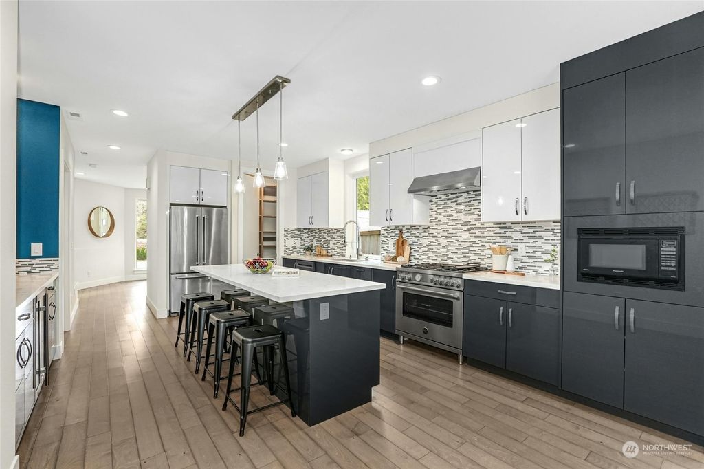 Photo of 12418 NE 111th Place, Kirkland, WA 98033 (MLS # 2207575)