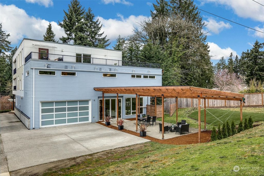 Photo of 12418 NE 111th Place, Kirkland, WA 98033 (MLS # 2207575)