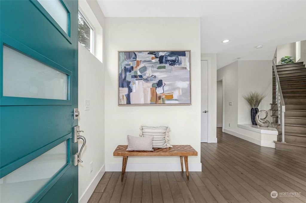 Photo of 12418 NE 111th Place, Kirkland, WA 98033 (MLS # 2207575)