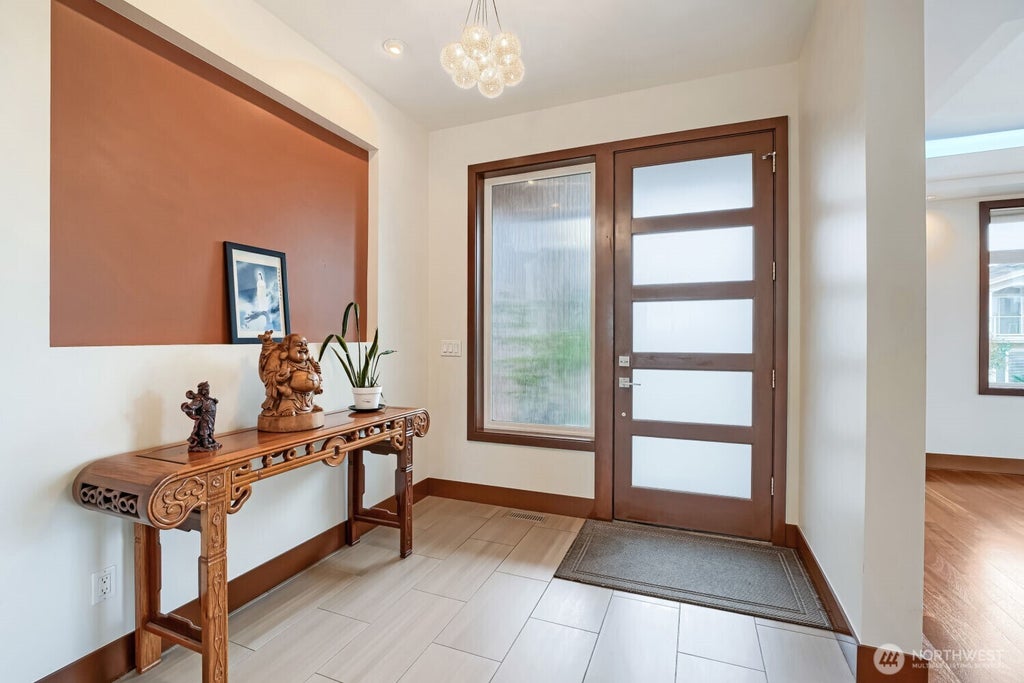 Photo of 1018 N 37th Street, Renton, WA 98056 (MLS # 2580356)