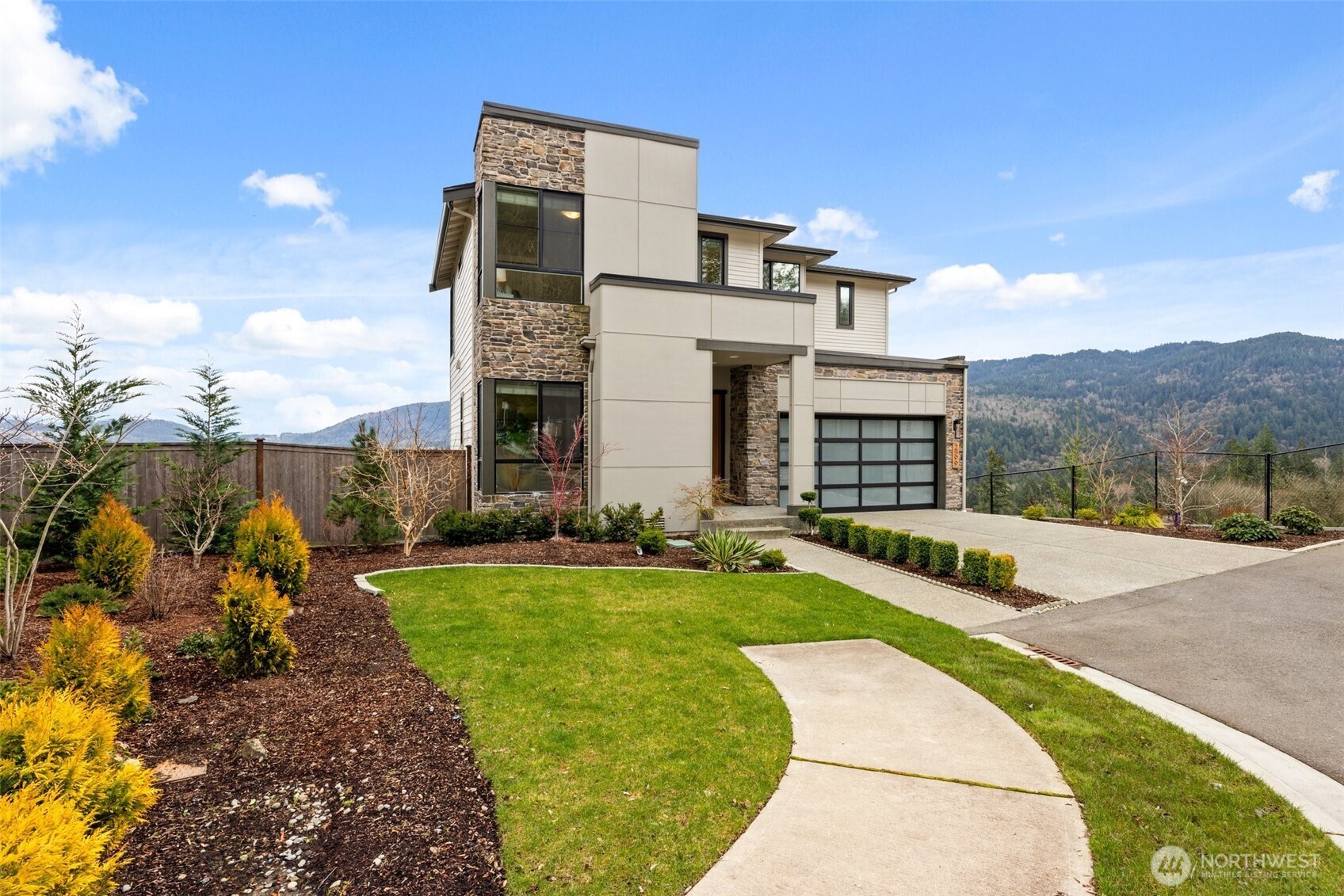 2599 NW Si View Lane