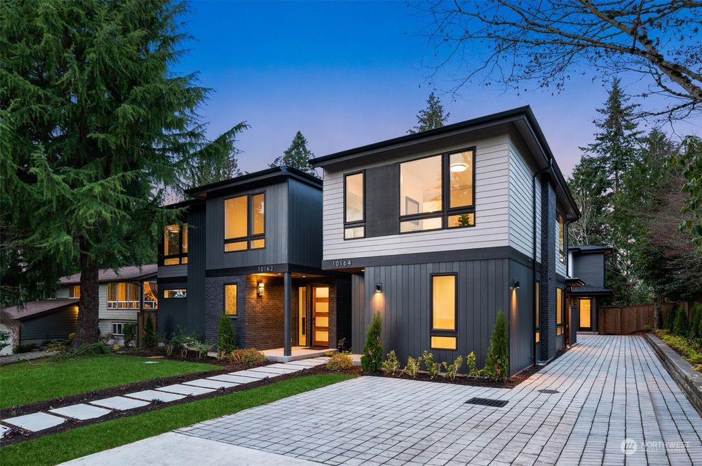 Photo of 10164 NE 113th Place, Kirkland, WA 98033 (MLS # 2313369)