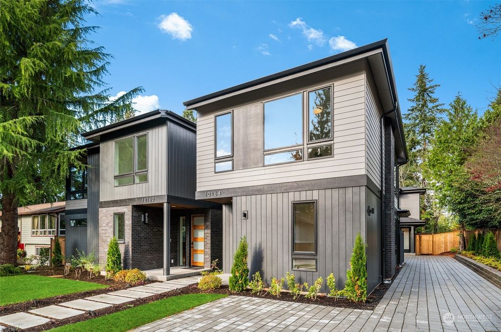 Photo of 10164 NE 113th Place, Kirkland, WA 98033 (MLS # 2313369)