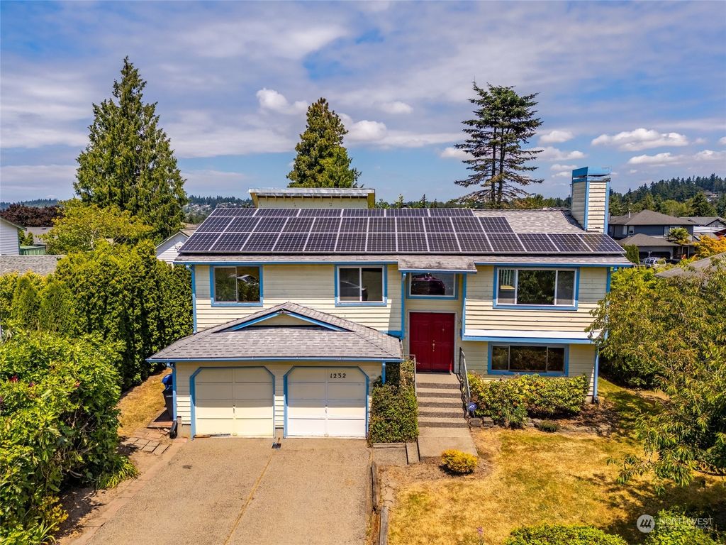 Photo of 1232 S 235th Place, Des Moines, WA 98198 (MLS # 2261325)