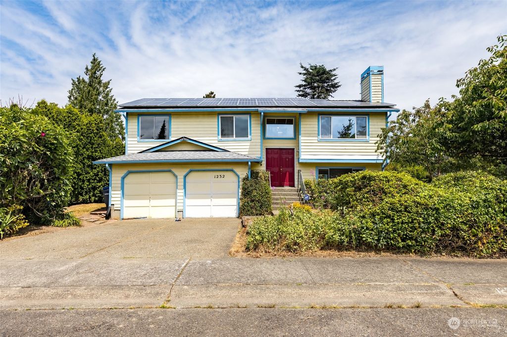 Photo of 1232 S 235th Place, Des Moines, WA 98198 (MLS # 2261325)
