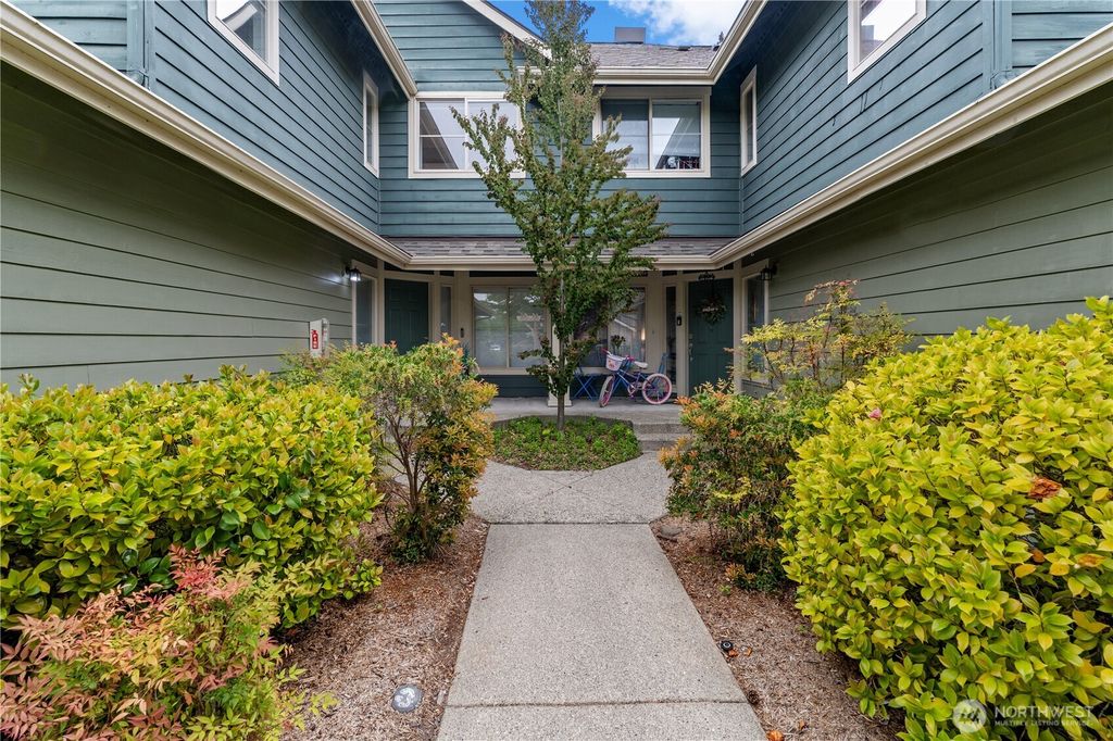Photo of 16150 NE 93rd Way #802, Redmond, WA 98052 (MLS # 2519311)