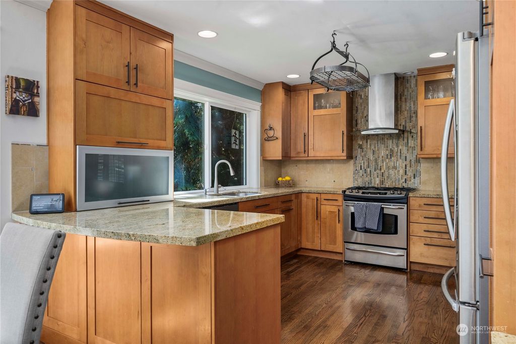 Photo of 13520 184th Avenue NE, Woodinville, WA 98072 (MLS # 2225191)