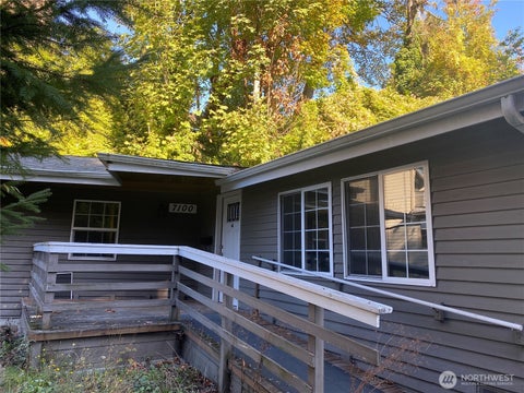 Photo of 7100 Lincoln Parkway SW, Seattle, WA 98136 (MLS # 2594463)