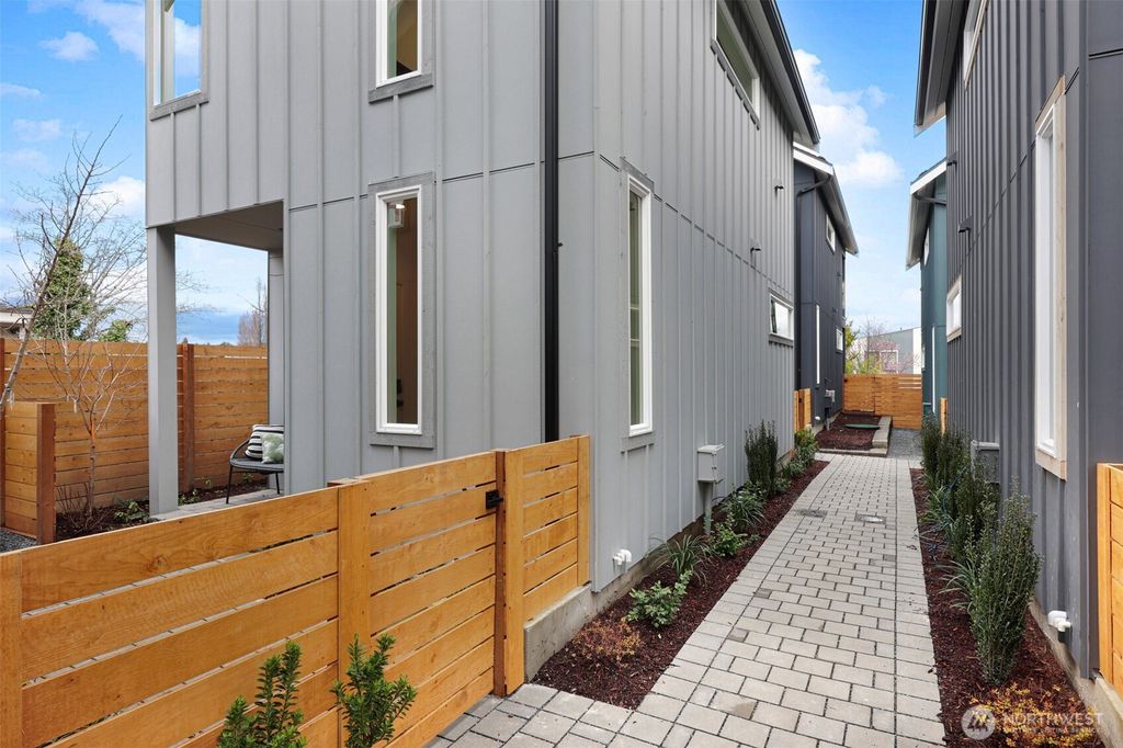 Photo of 2006 B 19th Avenue S, Seattle, WA 98144 (MLS # 2491501)