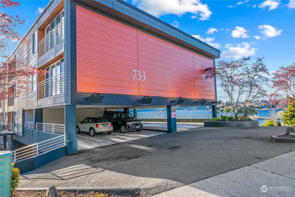 Photo of 733 Lake Street S #209, Kirkland, WA 98033 (MLS # 2058738)