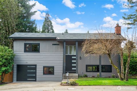Photo of 10925 NE 117th Place, Kirkland, WA 98034 (MLS # 2499321)