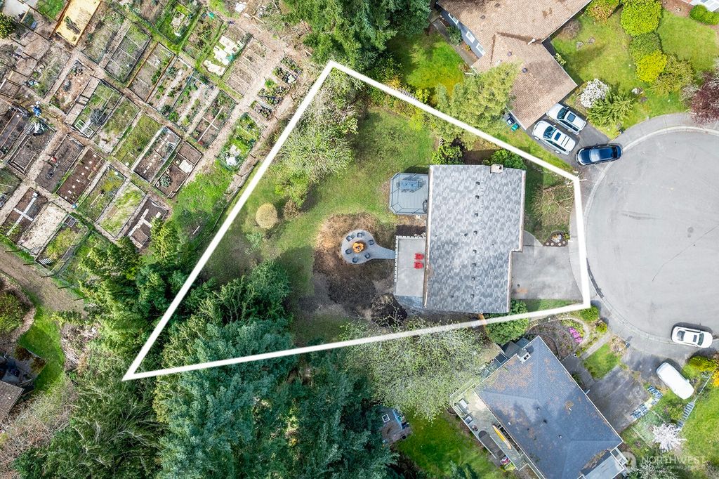 Photo of 10925 NE 117th Place, Kirkland, WA 98034 (MLS # 2499321)