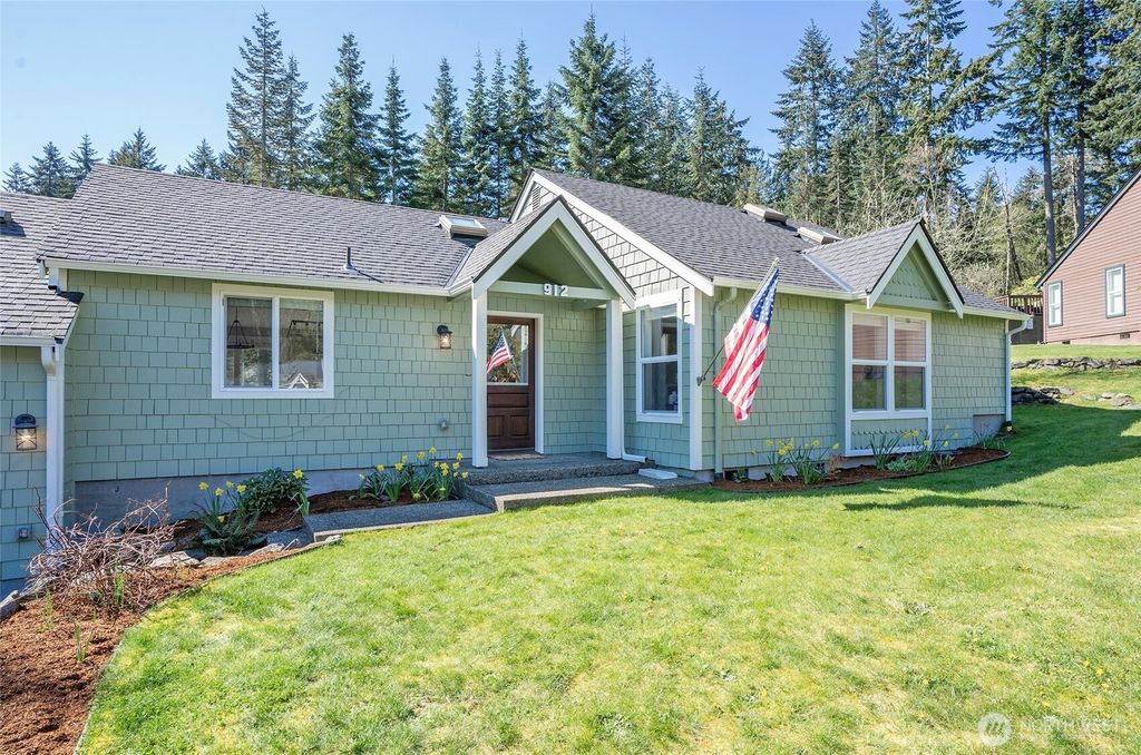 Photo of 912 125th Street Ct NW, Gig Harbor, WA 98332 (MLS # 2504705)