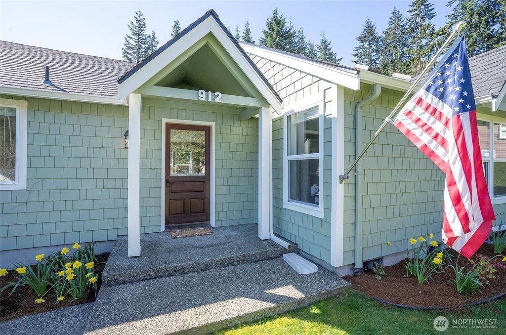 Photo of 912 125th Street Ct NW, Gig Harbor, WA 98332 (MLS # 2504705)