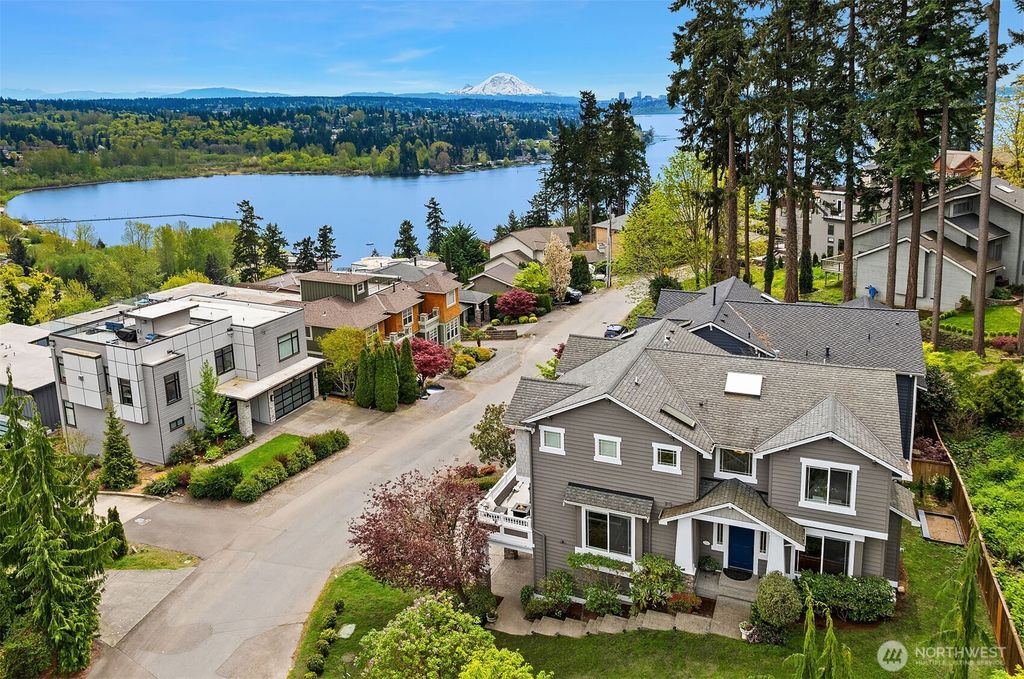 Photo of 11919 89th Place NE, Kirkland, WA 98034 (MLS # 2514237)