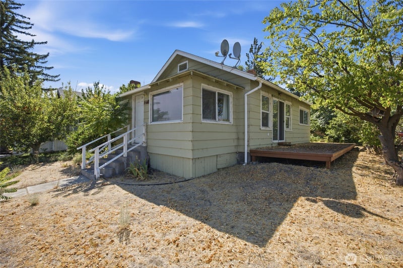 27 Evergreen Street S