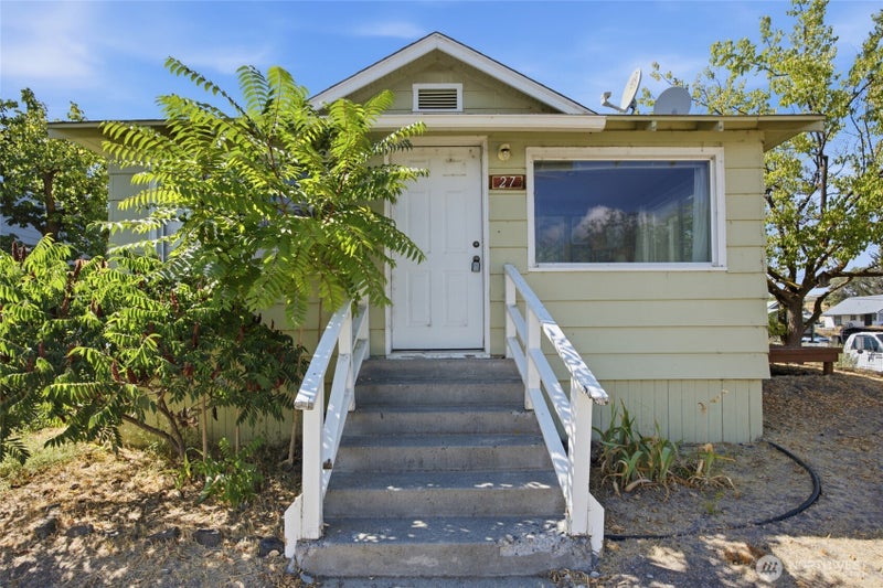 27 Evergreen Street S