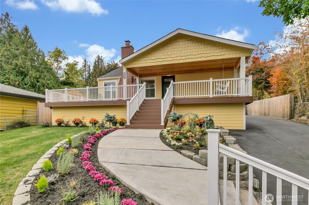 Photo of 15543 11th Avenue NE, Shoreline, WA 98155 (MLS # 2451180)