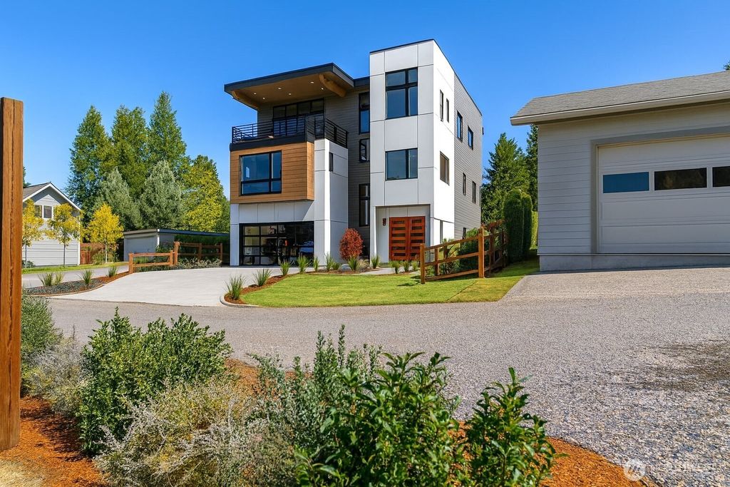 Photo of 711 Poplar Drive, Bellingham, WA 98226 (MLS # 2465241)