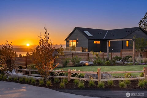 Photo of 18638 2nd Avenue SW, Normandy Park, WA 98166 (MLS # 2581115)