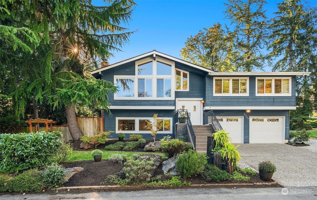 Photo of 8208 SE 26th Street, Mercer Island, WA 98040 (MLS # 2292157)