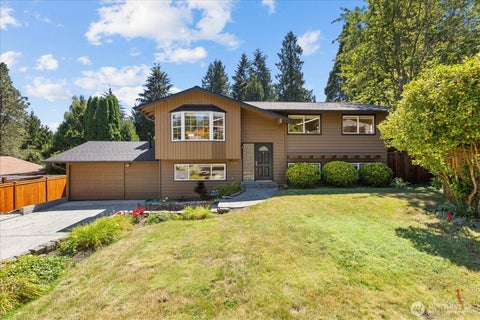 Photo of 3205 NE 204th Street, Lake Forest Park, WA 98155 (MLS # 2562725)