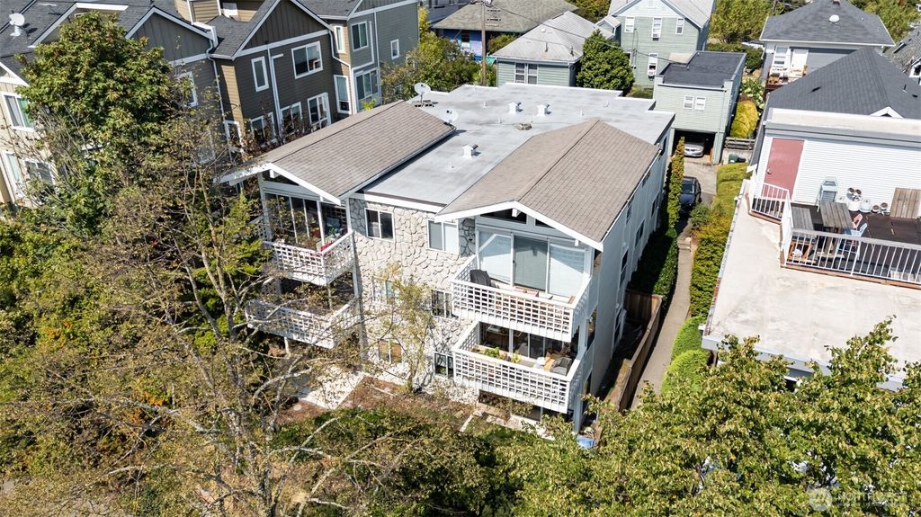 Photo of 940 N 35th Street #301, Seattle, WA 98103 (MLS # 2418868)