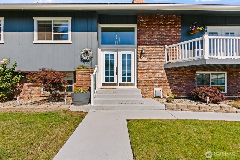 1204 N Vista Road