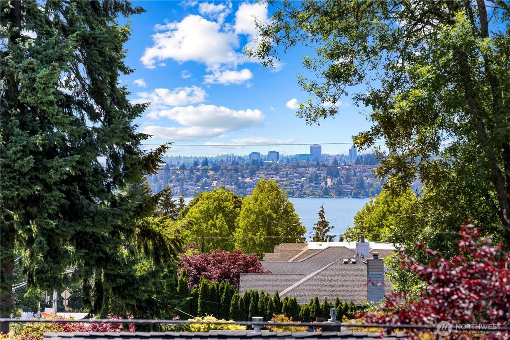 Photo of 6004 111th Avenue NE, Kirkland, WA 98033 (MLS # 2396424)