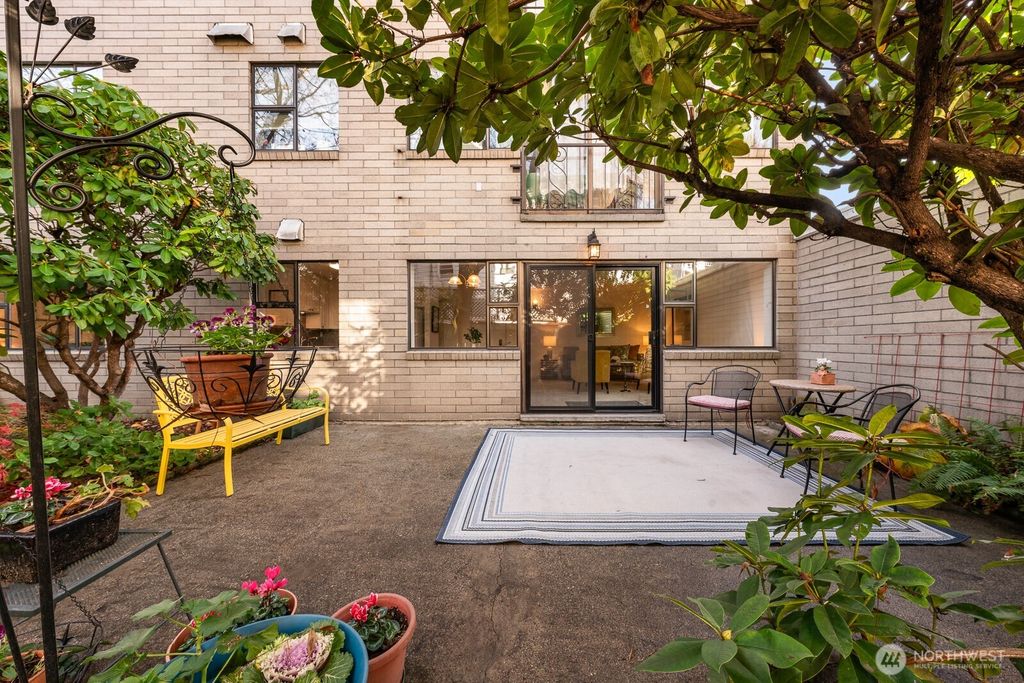 Photo of 912 3rd Avenue W #101, Seattle, WA 98119 (MLS # 2510756)