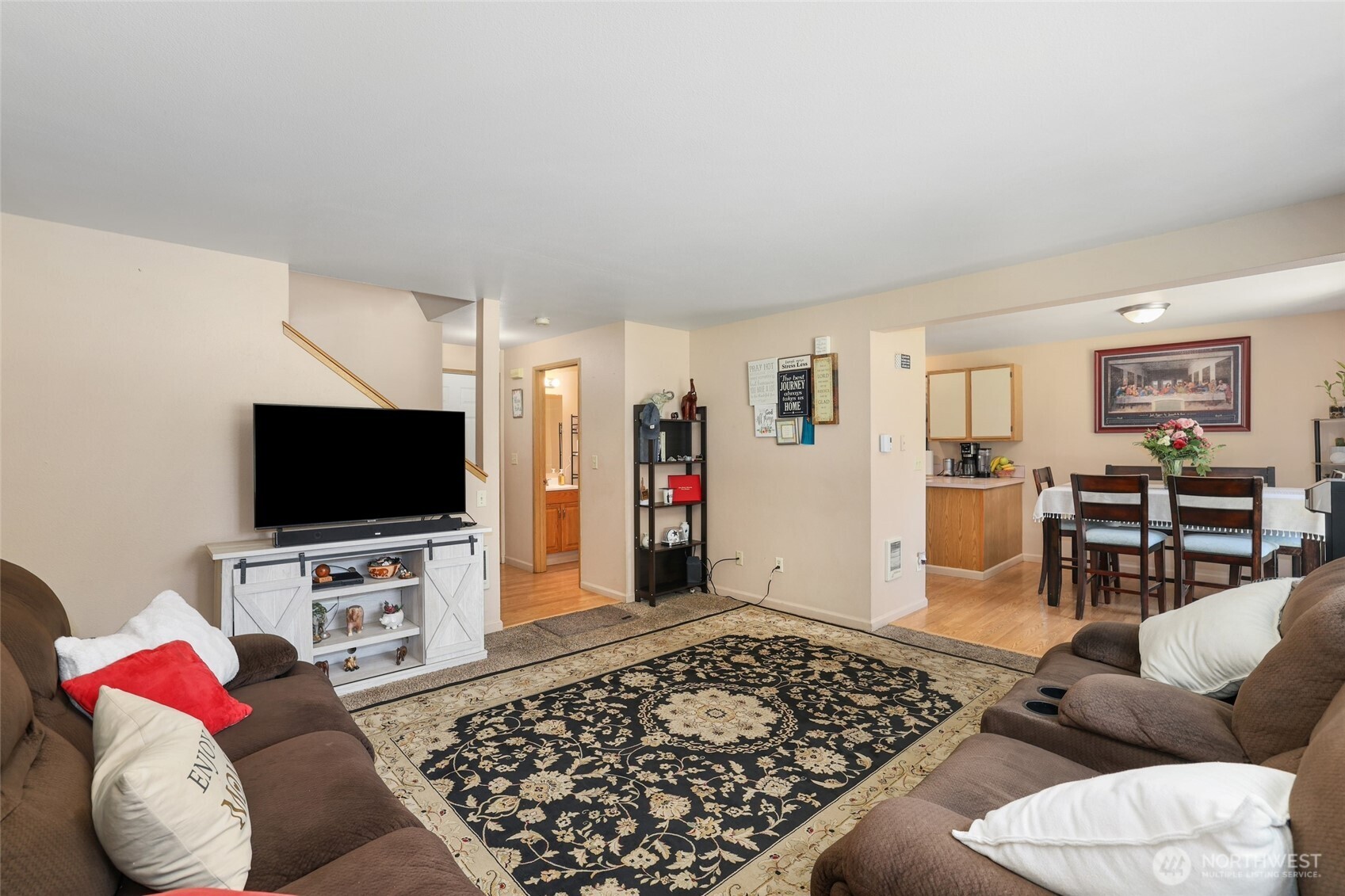 643 School Street SE