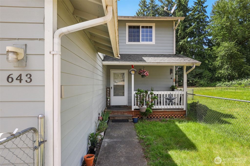 Photo of 643 School Street SE, Lacey, WA 98503 (MLS # 2472540)