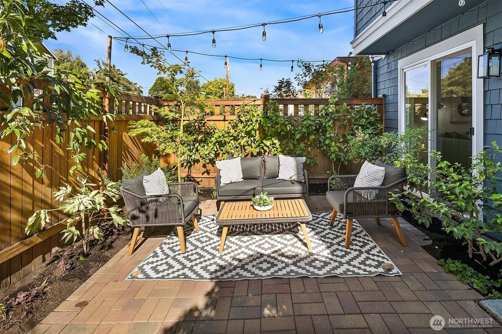 Photo of 833 NW 62nd Street, Seattle, WA 98107 (MLS # 2406987)