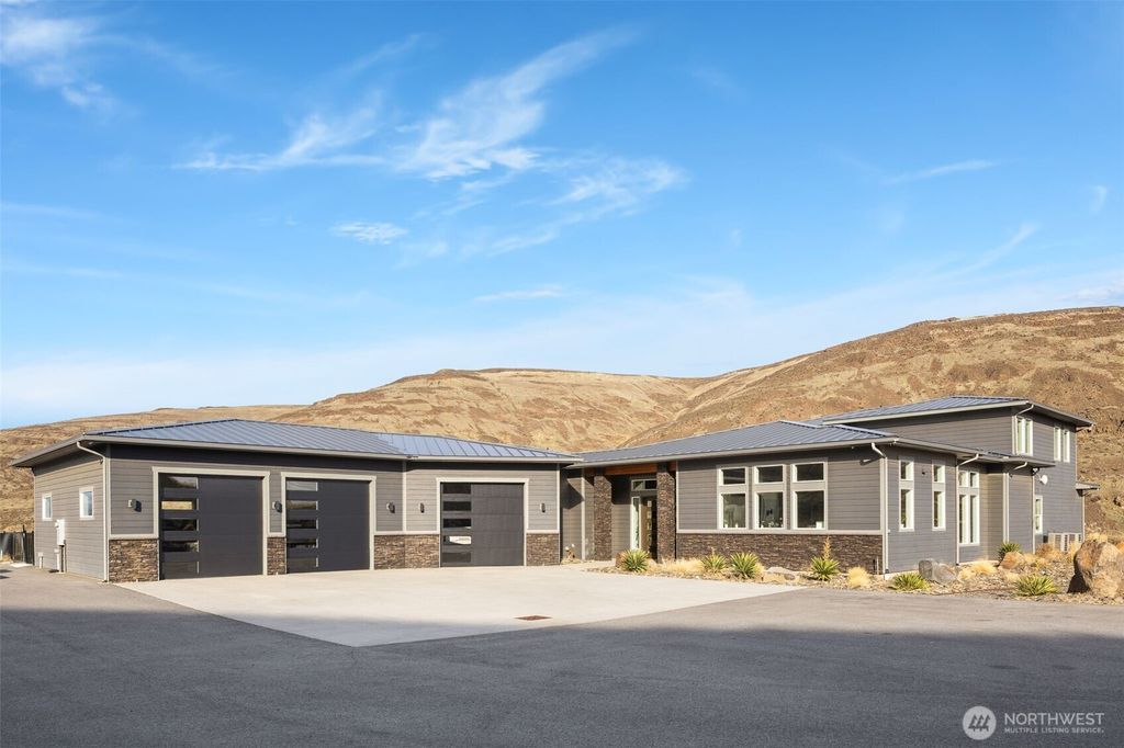 Photo of 56 Spring Valley Road, Rock Island, WA 98850 (MLS # 2473110)