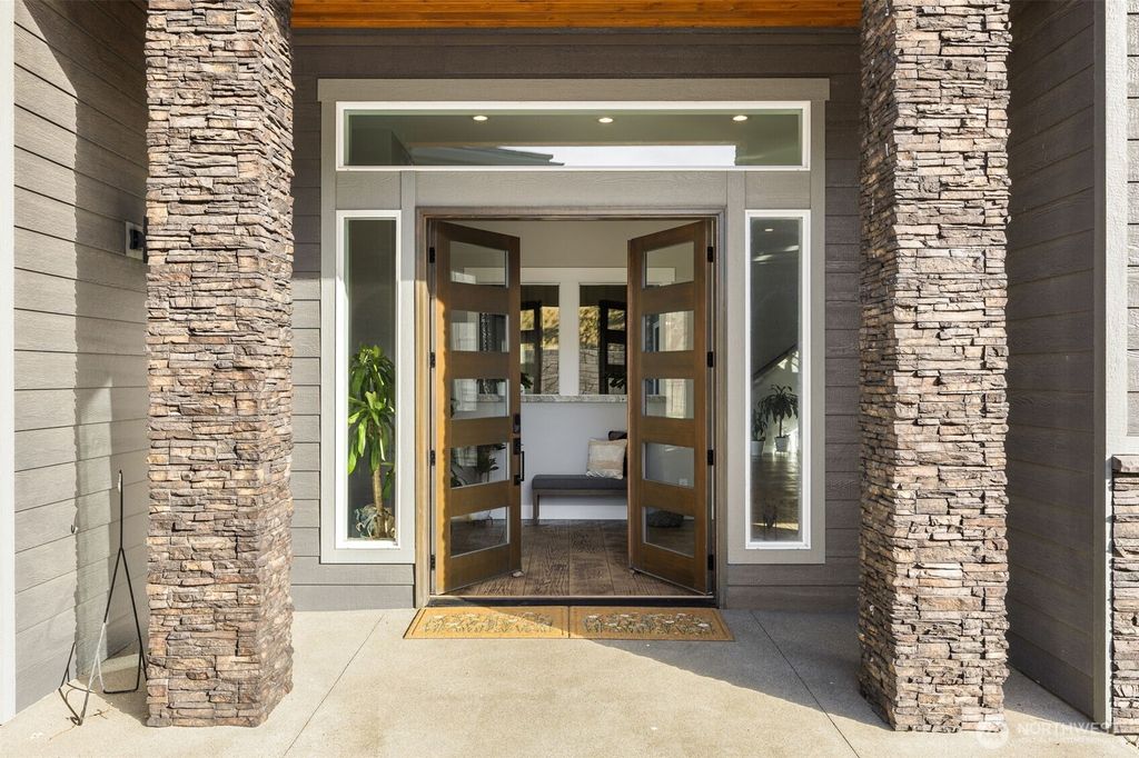 Photo of 56 Spring Valley Road, Rock Island, WA 98850 (MLS # 2473110)