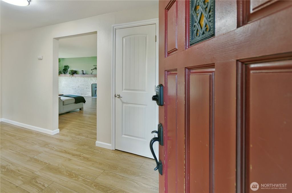 Photo of 1122 13th Street SW, Puyallup, WA 98371 (MLS # 2478128)