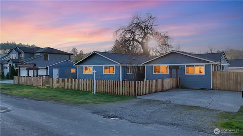 Photo of 1122 13th Street SW, Puyallup, WA 98371 (MLS # 2478128)