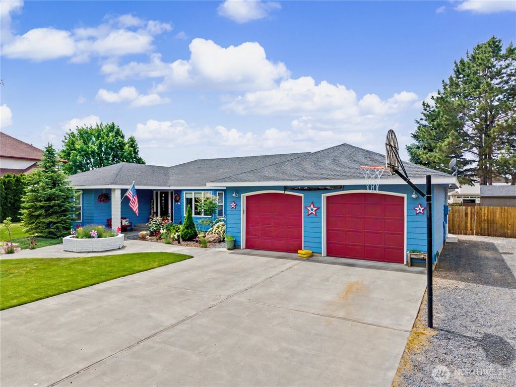 Photo of 9373 Naples Street SE, Moses Lake, WA 98837 (MLS # 2529393)
