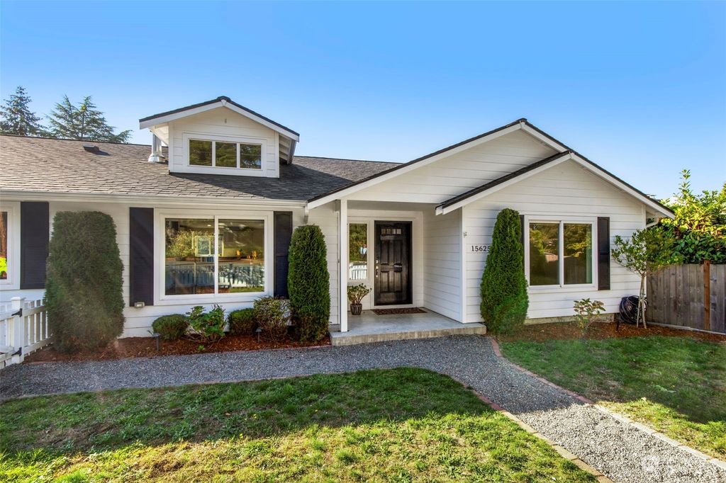 Photo of 15625 19th Avenue SW, Burien, WA 98166 (MLS # 2290602)